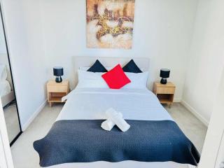 ADEK Apartments North Melb - 2BR Apt near Melb Zoo with free Parking, Pool & Gym - 0
