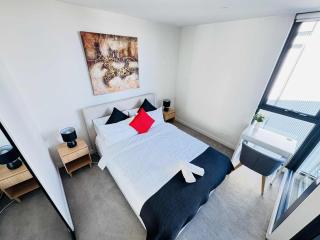 ADEK Apartments North Melb - 2BR Apt near Melb Zoo with free Parking, Pool & Gym - 3