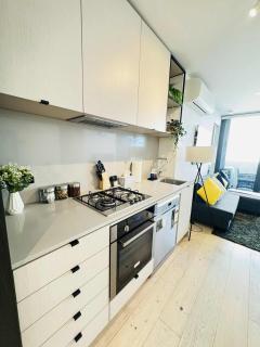 ADEK Apartments North Melb - 2BR Apt near Melb Zoo with free Parking, Pool & Gym - 8