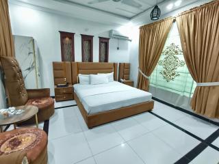 Sky Lodge Guest House - 6