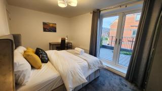 Luxury Deluxe Favoured Home - 4 bedroom - 9 Guests - Contractors Welcome - 0