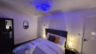 Luxury Deluxe Favoured Home - 4 bedroom - 9 Guests - Contractors Welcome - 3