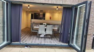 Luxury Deluxe Favoured Home - 4 bedroom - 9 Guests - Contractors Welcome - 2