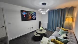 Luxury Deluxe Favoured Home - 4 bedroom - 9 Guests - Contractors Welcome - 8