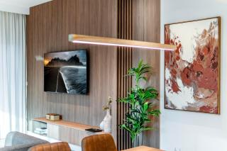 Luxury Lakeview Escape - 9