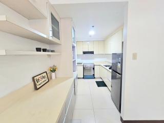 The Infinity Towers in BGC - Spacious 2 Bedroom - View, Washer, Fast WiFi - 4