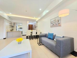 The Infinity Towers in BGC - Spacious 2 Bedroom - View, Washer, Fast WiFi - 1