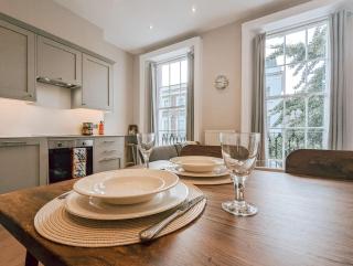 The Modern And Bright Warwick Way Apartment - 8