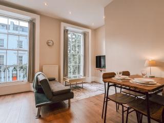 The Modern And Bright Warwick Way Apartment - 2
