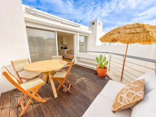 Sunny Resort Beach House with Pools and Private beach - 7