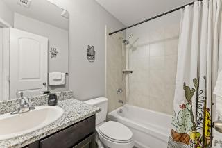 Stylish 2BR -Fenced Yard, Grill, TV- Pet Friendly - 5