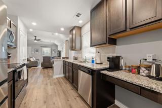 Stylish 2BR -Fenced Yard, Grill, TV- Pet Friendly - 8