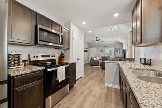 Stylish 2BR -Fenced Yard, Grill, TV- Pet Friendly - Fort Worth - 9