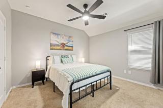 Stylish 2BR -Fenced Yard, Grill, TV- Pet Friendly - Fort Worth - 7