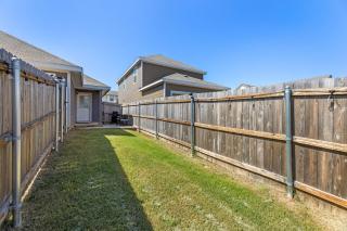 Stylish 2BR -Fenced Yard, Grill, TV- Pet Friendly - 3