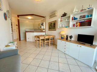 Bright apartment with shared pool - 8