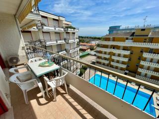 Bright apartment with shared pool - 1