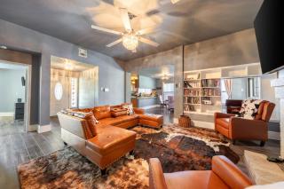 3BR Charming House with BBQ & Near Pearl District - 1