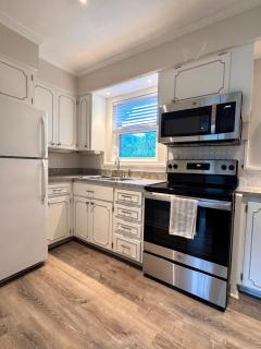 Newly Renovated 1 BDR 5 min to Palm Beach - 5