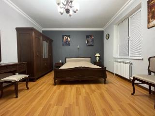 Daily rent in Monument - 1