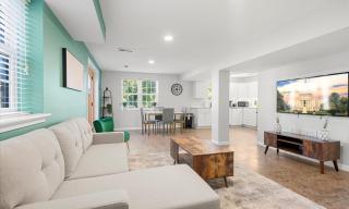 The Jefferson Emerald City View - 8