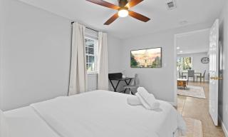 The Jefferson Emerald City View - 6