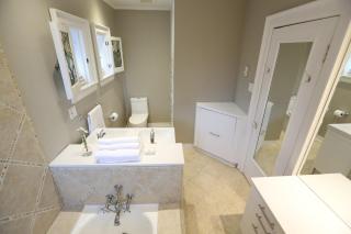 Grand & Luxurious Historic Home in Central Toronto - 4