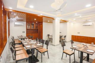 FabHotel Golf Inn - Business-Friendly Stay near Golf Course Road, Cyberhub & Metro - 8