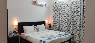 Candolim beach road - 2