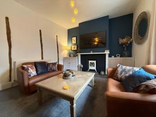 The Whitchurch Apartment- The Painted Rooms - 9