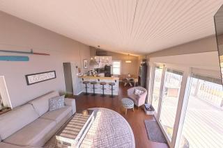 Cozy cottage on peaceful lake - 2