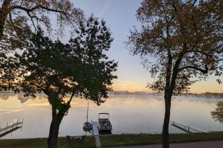 Cozy cottage on peaceful lake - Howe - 2