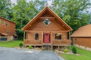 Dancing Bear Hideaway - Outdoor Hot Tub, Screened-In Deck, + Access to Community Amenities - 6