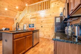 Dancing Bear Hideaway - Outdoor Hot Tub, Screened-In Deck, + Access to Community Amenities - 1