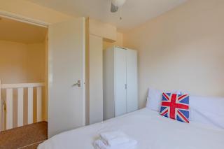 Spacious 3BD House wPrivate Garden - Kennington! - 3
