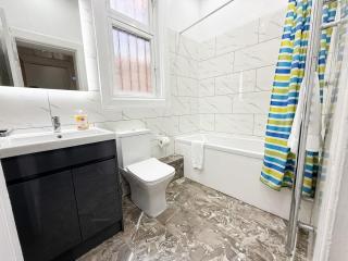Glasgow Home Newly Refurbished - 7