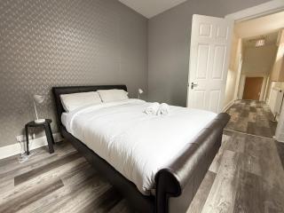 Glasgow Home Newly Refurbished - 4