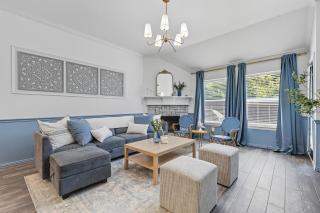 The Blue Holly - Bright & Spacious with a Pool - 5