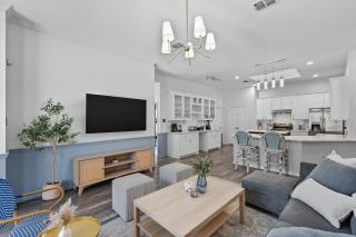 The Blue Holly - Bright & Spacious with a Pool - 3