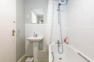 Charming Peaceful 2 Bedroom with Parking and Garden - 9