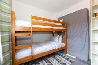 Charming Peaceful 2 Bedroom with Parking and Garden - 8