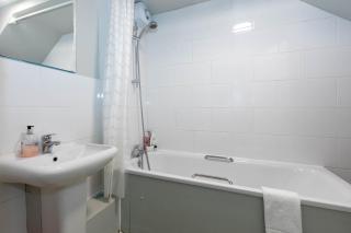 Charming Peaceful 2 Bedroom with Parking and Garden - 5