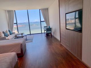 A La Carte Hạ Long - Sea view Apartment - 1