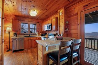 Eagles View Ridge - Gorgeous Mountain Views from the Hot Tub + Firepit - 3