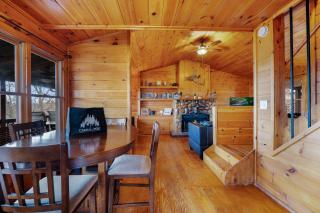 Eagles View Ridge - Gorgeous Mountain Views from the Hot Tub + Firepit - 2
