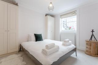 Modern Garden Apartment Camden - 8