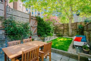 Modern Garden Apartment Camden - 1