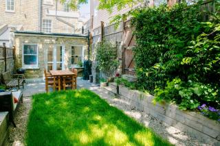Modern Garden Apartment Camden - 2