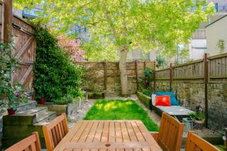 Modern Garden Apartment Camden - 3