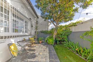 Modern and Stylish 2 BD House in Claremont - 1